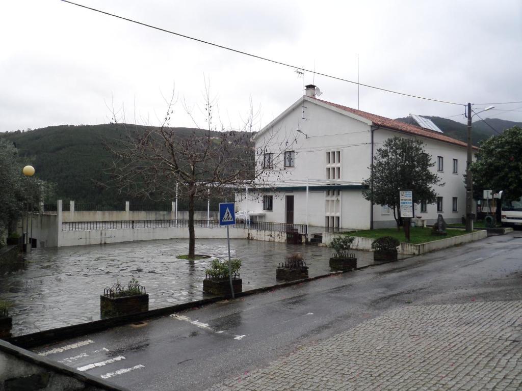 Hotel Alojamento Local De Pardieiros Avô Exterior foto